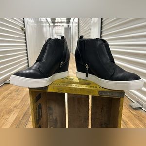 Dress casual gym shoe